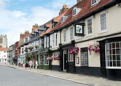 Queens Court - Image 10