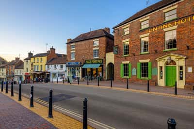 Scarlet View - Image 8