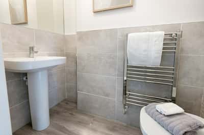 Chestnut Vale - Image 13