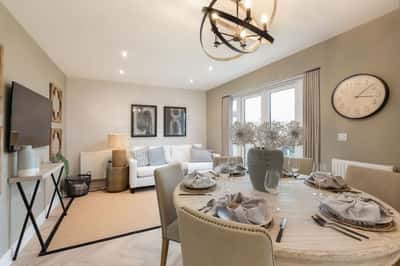 Elizabeth Square - Image 17