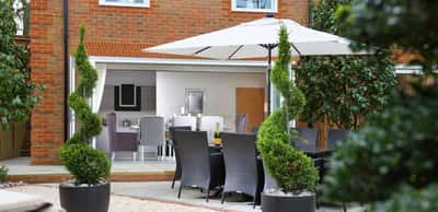 The Avenue - Image 9