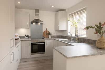 Wivenhoe Gardens - Image 3