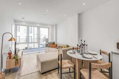 South Oxhey Central - Image 3