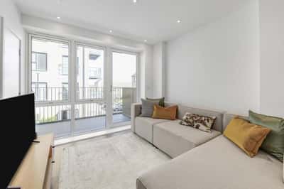 South Oxhey Central - Image 6