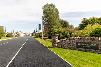 DWH @ Otter Stone Manor - Image 2