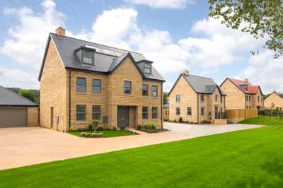 Imperial Court - Image 3