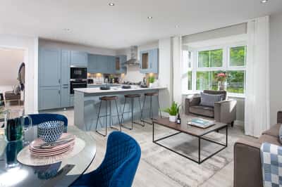 Queen's Manor - Image 2