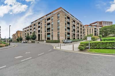 New Burghley House, Mill Hill East - Image 18