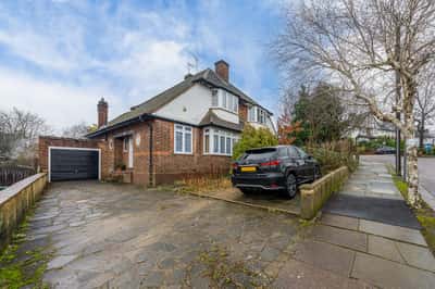 Newark Way, Hendon - Image 1