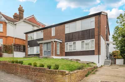 Woodville Road, Barnet - Image 1