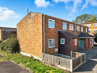 Piercys, Basildon - Image 1