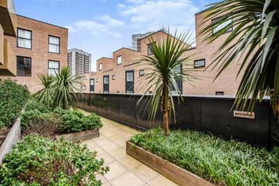 Erith High Street, Erith - Image 14