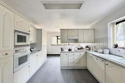 Ross Glades, Bournemouth - Image 6