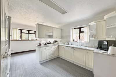 Ross Glades, Bournemouth - Image 7