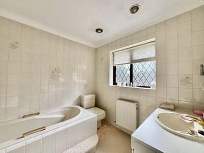 Ross Glades, Bournemouth - Image 12