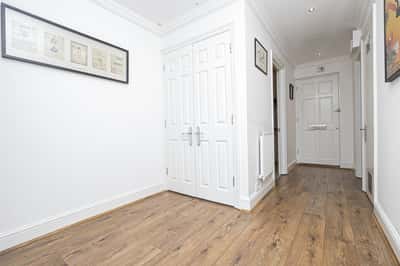 Epping New Road, Buckhurst Hill - Image 8