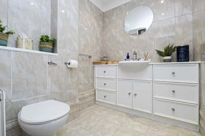 Epping New Road, Buckhurst Hill - Image 9