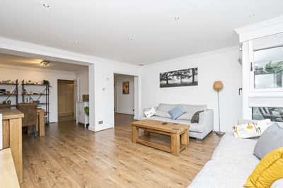 Epping New Road, Buckhurst Hill - Image 13