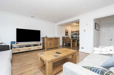 Epping New Road, Buckhurst Hill - Image 14