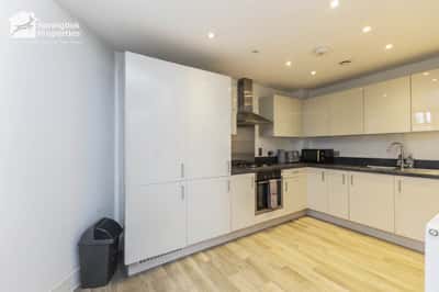 Bloomery House, Crawley - Image 6