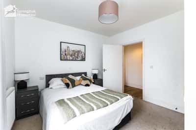 Bloomery House, Crawley - Image 9