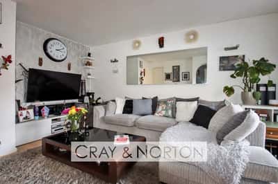 Davies Close, Woodside - Image 2