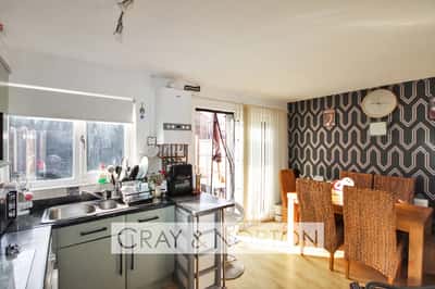 Davies Close, Woodside - Image 3