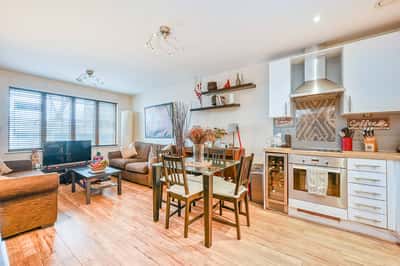 Luminosity Court, Hanwell - Image 4