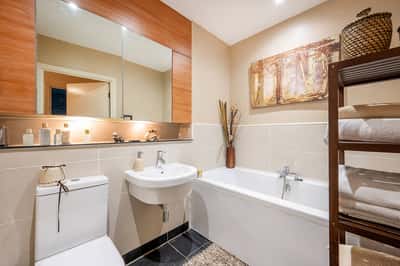 Luminosity Court, Hanwell - Image 7