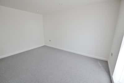 High Street, Town Centre - Image 3