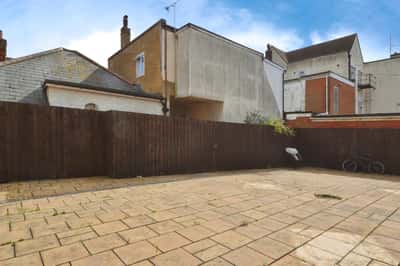 High Street, Town Centre - Image 7