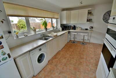 Victoria Gardens, Ferndown - Image 8