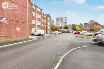 Windsor Court, Manchester - Image 7