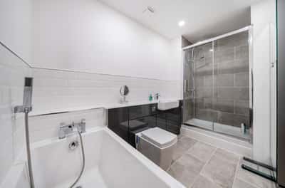 Rivett Drake Close, Guildford - Image 7