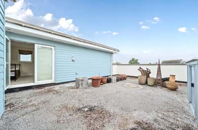 Rivett Drake Close, Guildford - Image 13