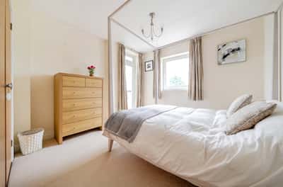 Rivett Drake Close, Guildford - Image 16