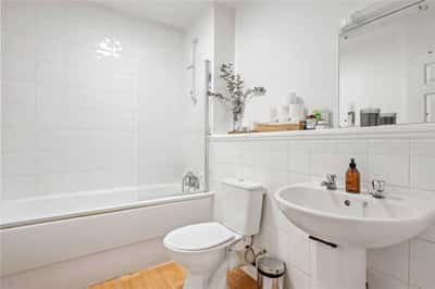 Deacon Mews, Islington - Image 14