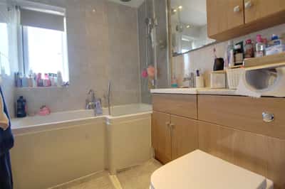 Beta Road, Farnborough - Image 6