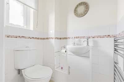 Vicarage Causeway, Hertford Heath - Image 14