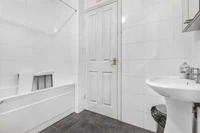 The Spinney, Hertford - Image 16