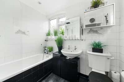 Norwood Park Road, Knight's Hill - Image 7