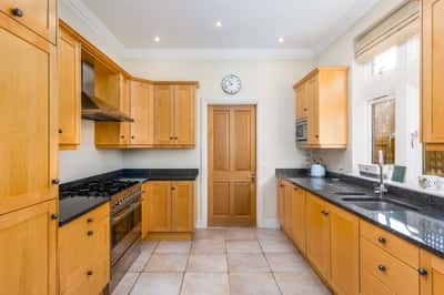 Arthur Road, Wimbledon - Image 6