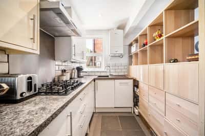 Kingston Road, Raynes Park - Image 2