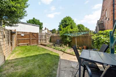 Kingston Road, Raynes Park - Image 13