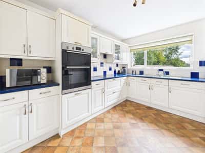 Main Road, Gloucester - Image 7