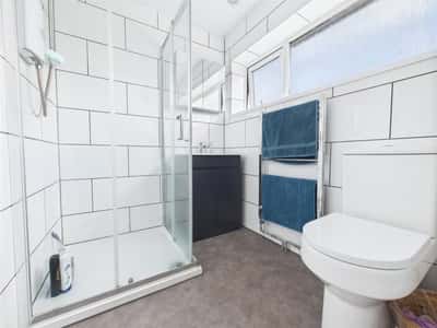 Main Road, Gloucester - Image 16