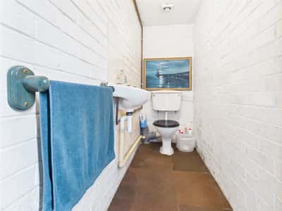 Main Road, Gloucester - Image 18