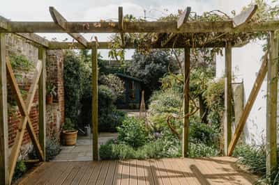 Kew Green, Kew - Image 9