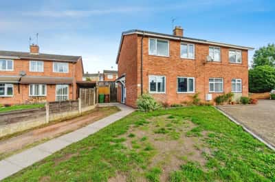 Elmwood Close, Cannock - Image 1