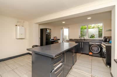 Elmwood Close, Cannock - Image 2